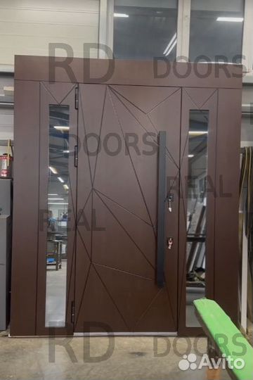 Дизайнерская уличная входная дверь