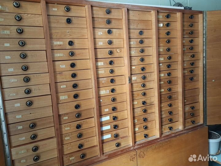 Шкаф на 90 отделений с выдвижными ящиками