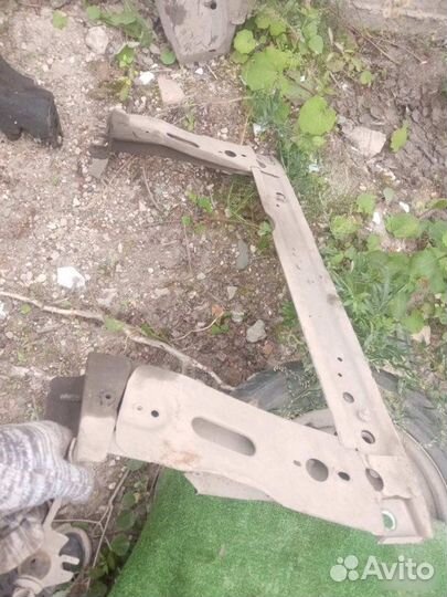 Подрамник передний Renault Scenic 2