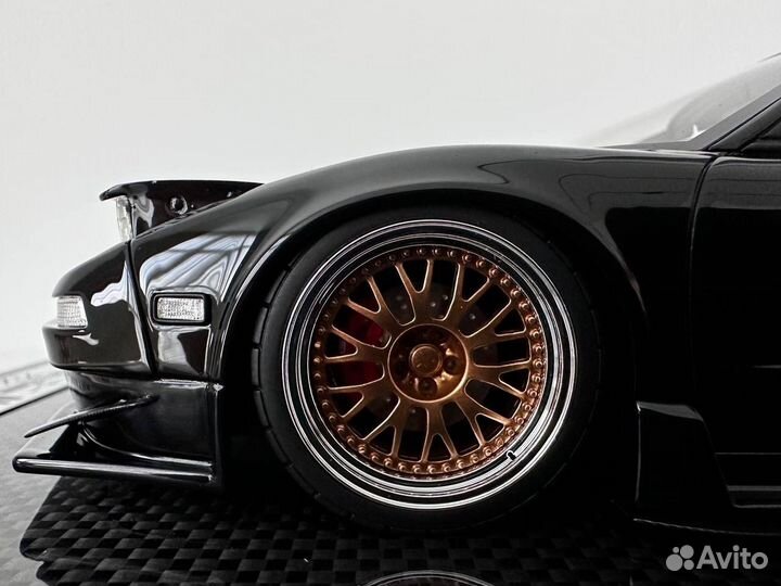 Коллекционная машинка 1:18 Honda NSX