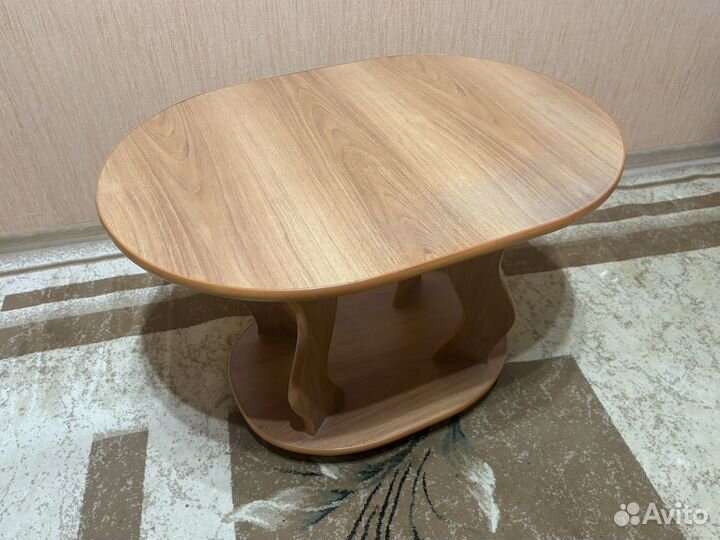 Столик журнальный на колесиках