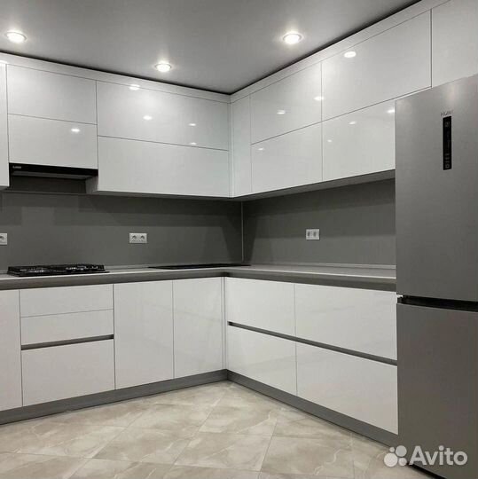 Кухня новая угловая