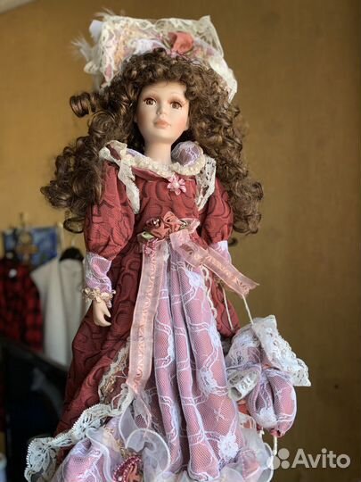 Кукла фарфоровая коллекционная