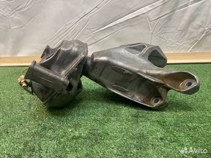 Опора двигателя левая Audi Q5 8R С датчиком