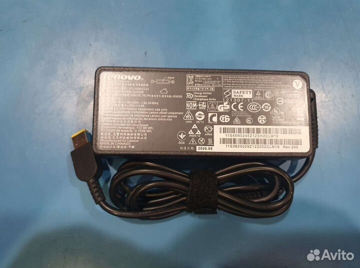 Зарядное устройство Lenovo 20V 4,5a квадратный