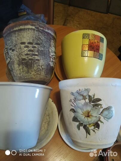 Горшки глиняные и пластиковые