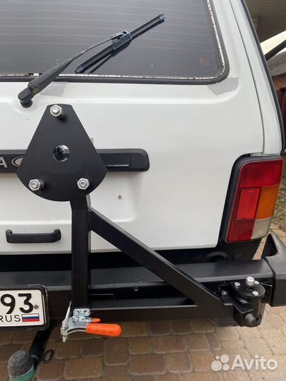 Кронштейн запасного колеса LADA niva 4x4