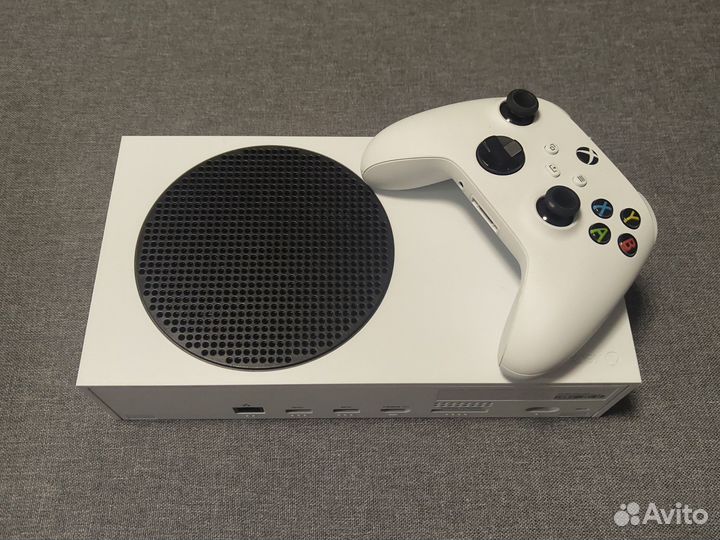 Xbox series s с подпиской на полгода