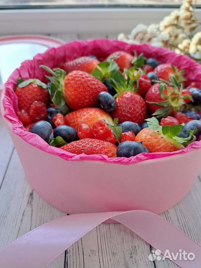Коробочка с Клубникой и голубикой