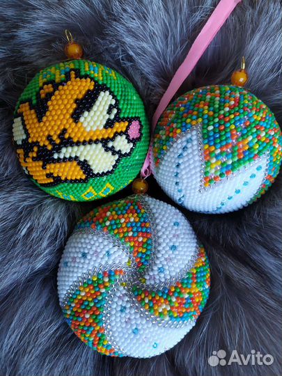 Ёлочные игрушки из бисера:шары,звёзды,колокольчики