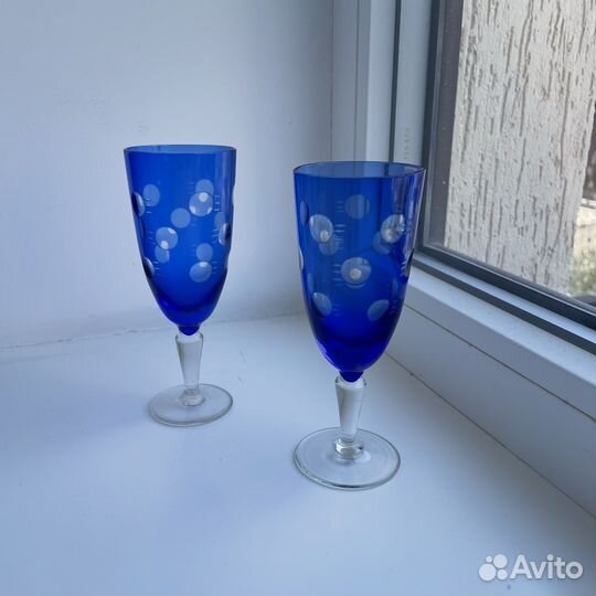 Набор бордовых бокалов из цветного стекла