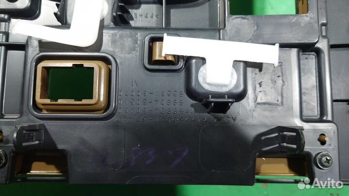 Накладка консоли центральной TLC200 toyota Land Cr