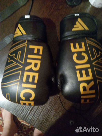 Боксерские перчатки