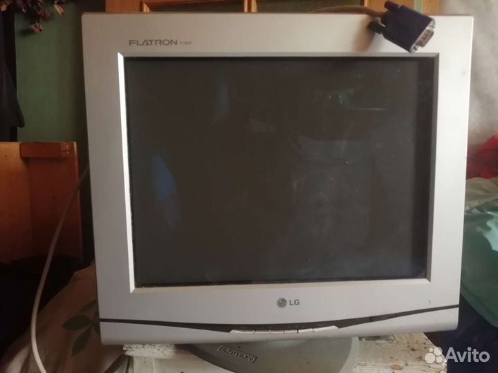 Монитор LG Flatron F700P