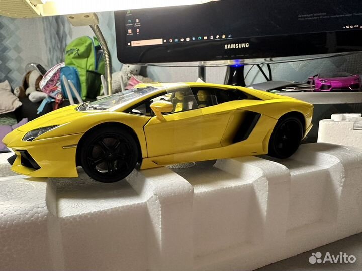 Lamborghini Aventador 1/18 Welly FX Yellow