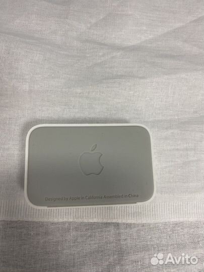 Оригинальная зарядная подставка на iPhone 4s