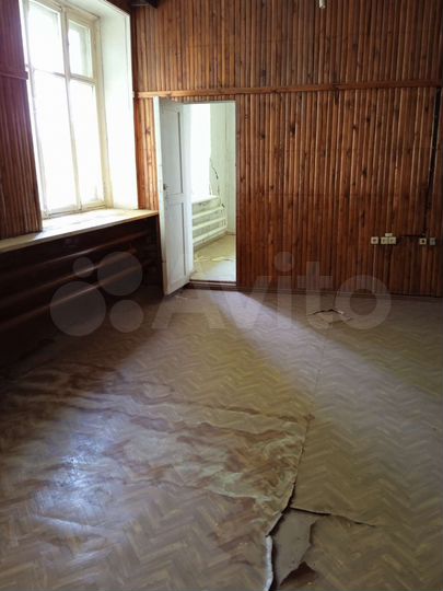 Здание с гаражными боксами, 821.5 м²