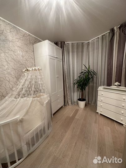 Детская кроватка и пеленальный комод