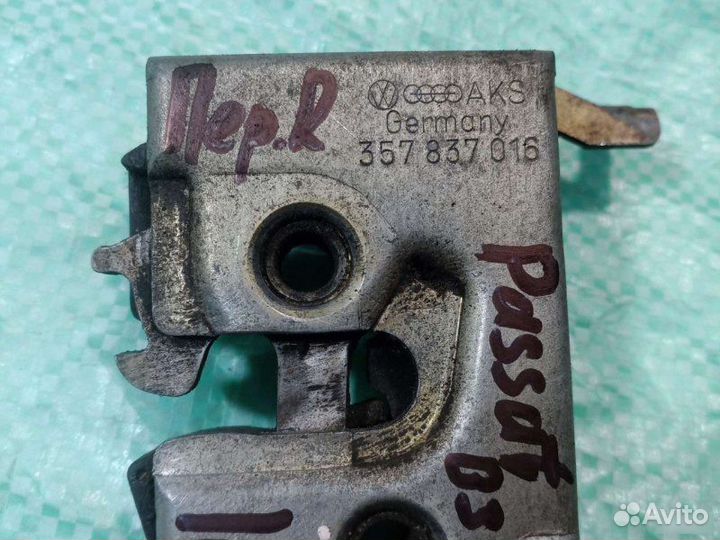 Замок передний правый Volkswagen Passat B3