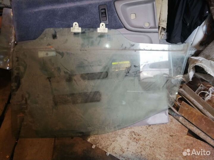 Стекло левое с механизмом переднее Nissan serena