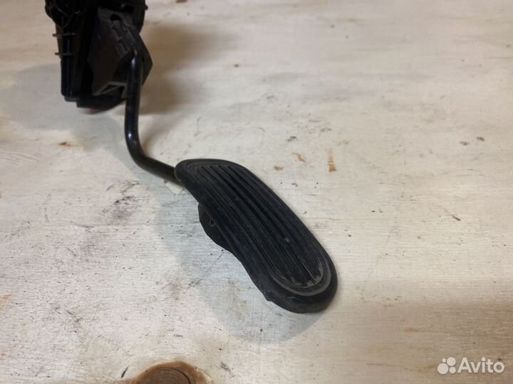 Педаль газа Toyota Harrier GSU30