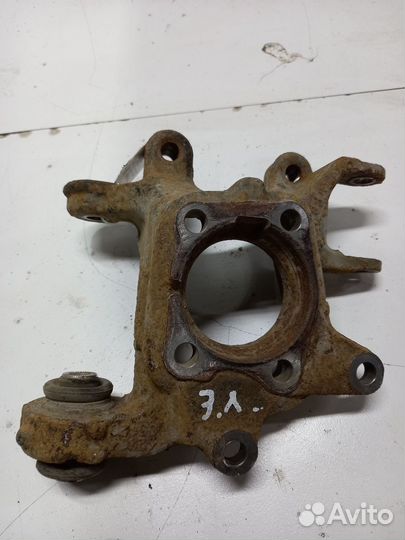 Toyota Avensis (T270) lll кулак поворотный задний