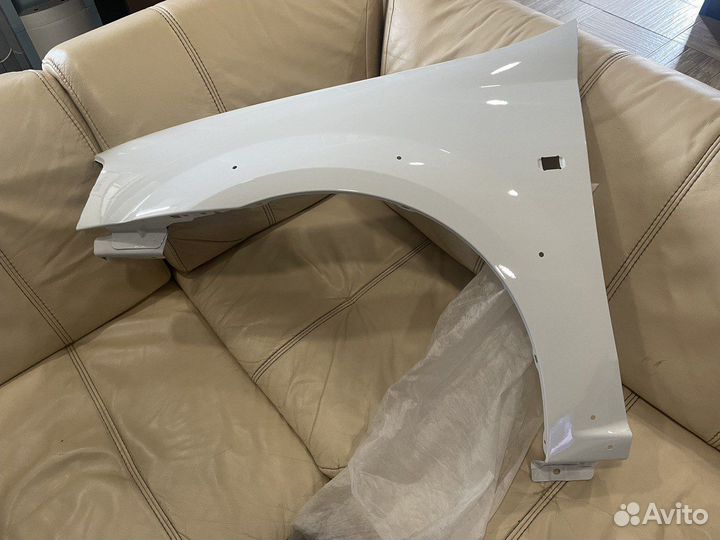Крыло Лада Ларгус Кросс левое в цвет (ледниковый)