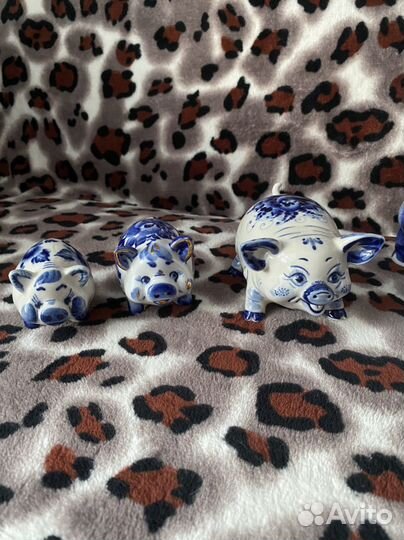 Гжельский фарфор, сувенир поросята коллекция