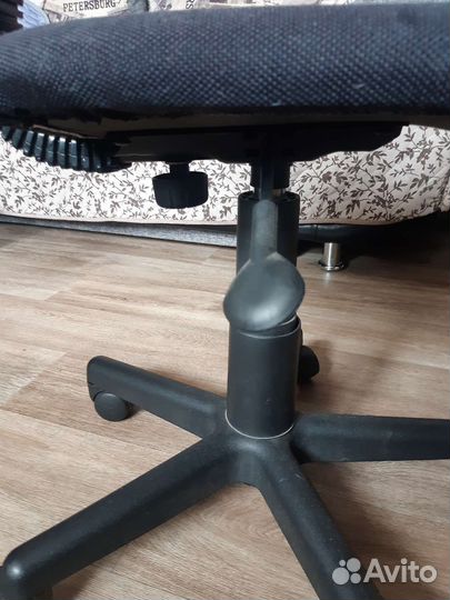 Стул компьютерный офисный на колесах