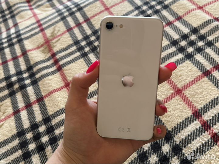 Телефон iPhone se 2020