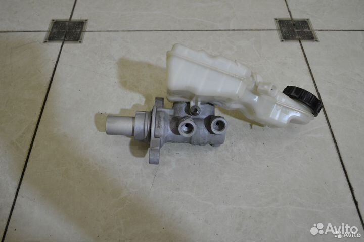 Главный тормозной цилиндр Ford Focus 3