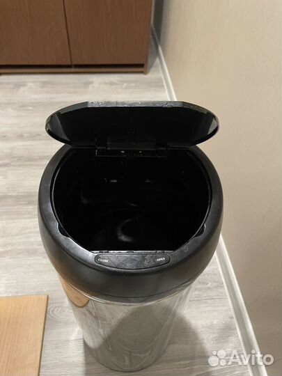 Сенсорное мусорное ведро