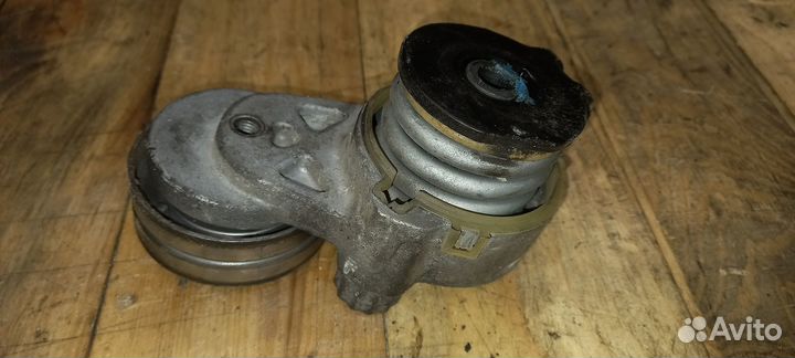 Натяжитель ремня генератора Opel Zafira B Astra H