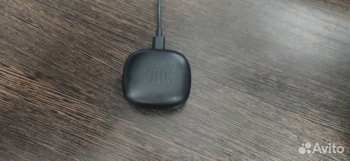 Футляр для наушников jbl wave 300tws