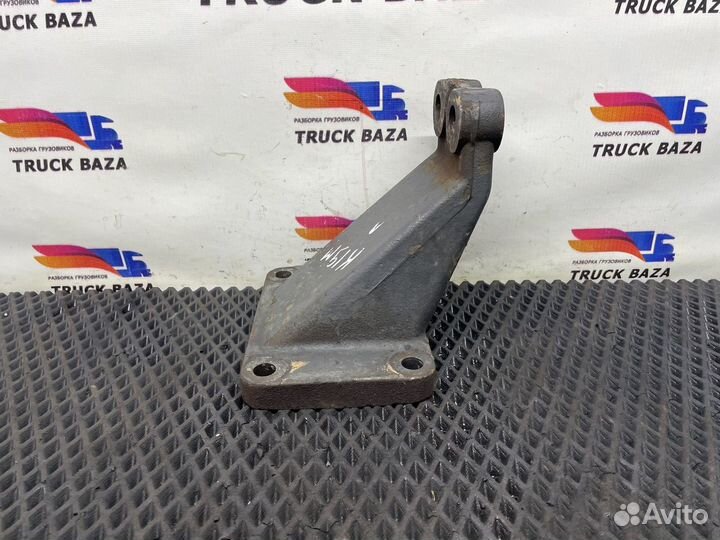 4572241307 Кронштейн двигателя передний левый