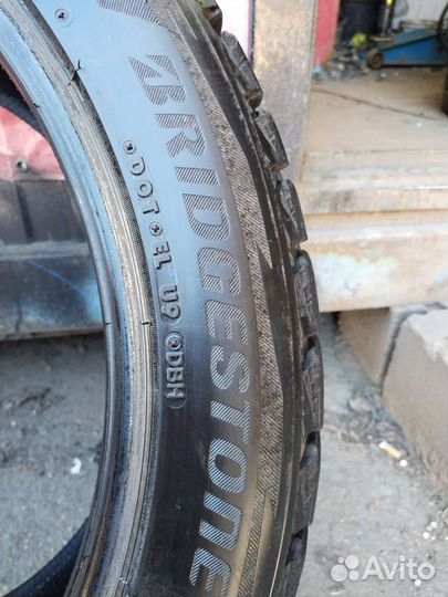 Bridgestone Blizzak DM-V2 285/45 R22