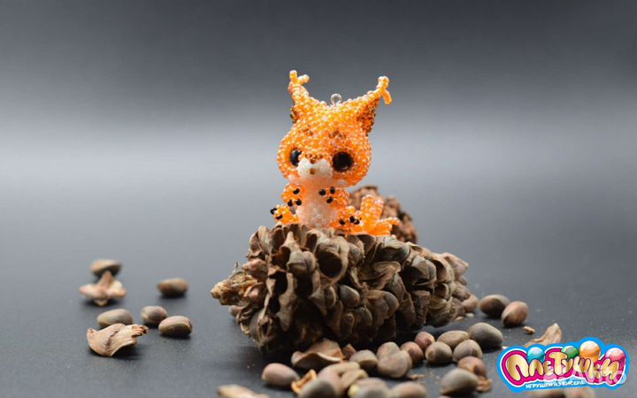 Белка брелок из бисера