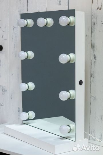 Гримерное зеркало с лампочками настольное
