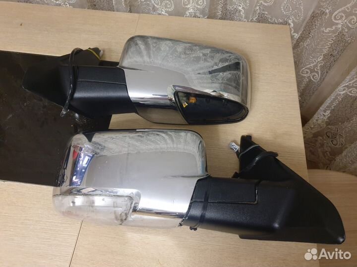 Правое боковое зеркало на Dodge Ram 1500 IV