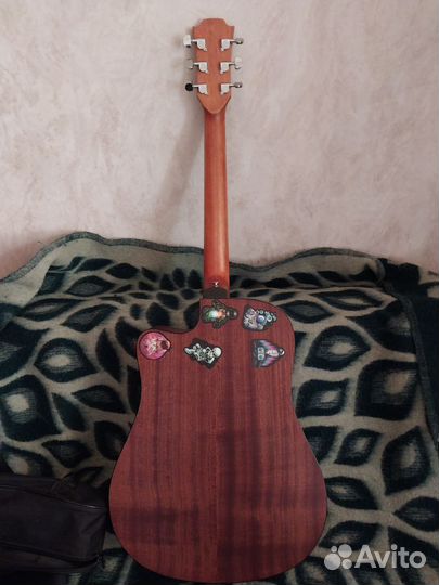 Акустическая гитара