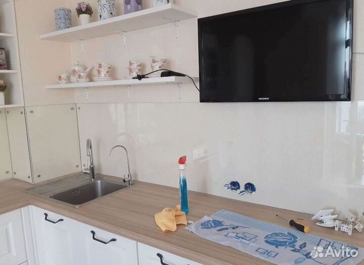 Стеклянный фартук на кухню