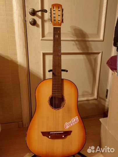 Акустическая гитара