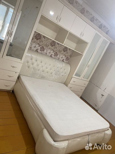 Спальный гарнитур