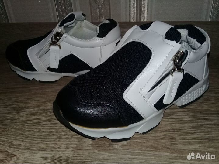 Кроссовки новые
