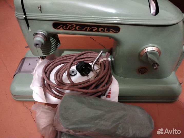 Швейная машина Волга