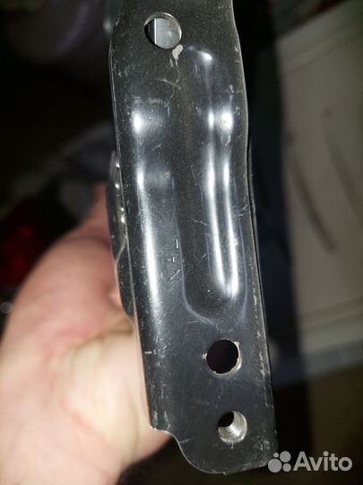 Петля крышки багажника honda civic 4D 8 поколения