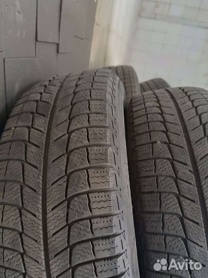 Michelin X-Ice 215/65 R16