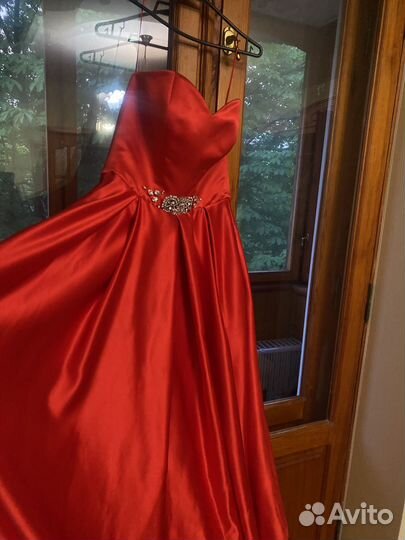 Вечернее платье