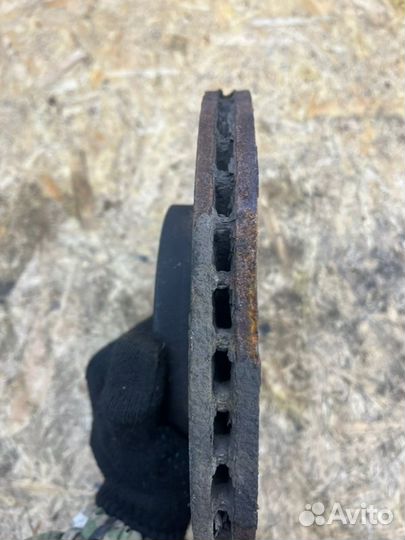 Тормозной диск передний Ford Focus 2 2010