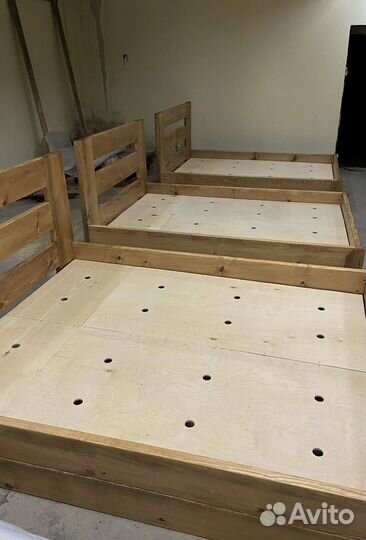 Кровать из массива дерева